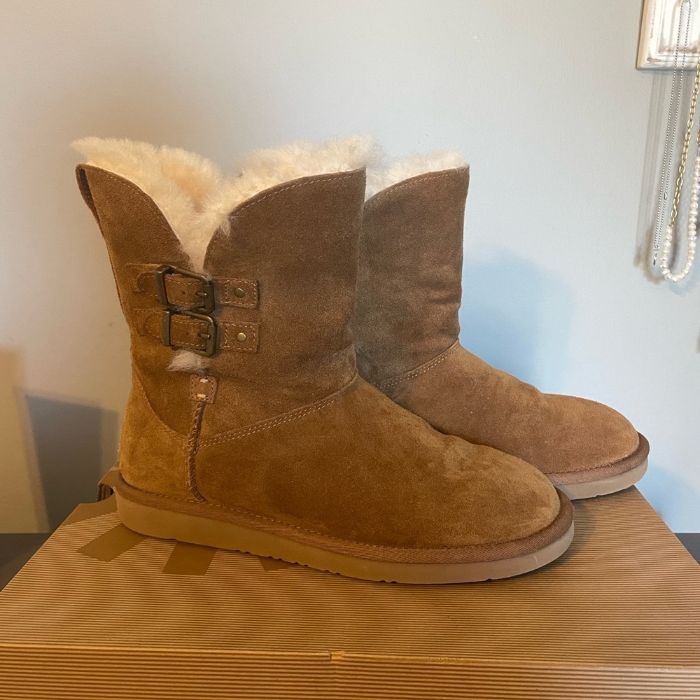 NWOT UGG boots with buckle